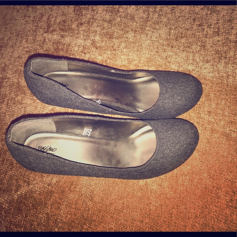 Gray heels